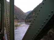 嵯峨野トロッコ列車の車窓から保津川