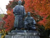 円山公園の坂本龍馬・中岡慎太郎像と紅葉