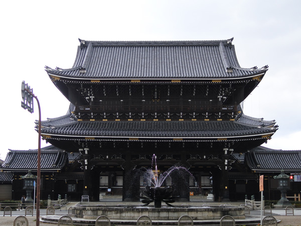 東本願寺の御影堂門