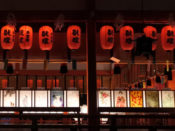 提灯と一緒に数400点にも及ぶ美しい行灯画も楽しめる