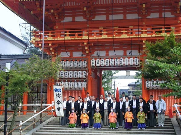 綾傘鉾稚児社参