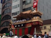 新町通に向かう大船鉾