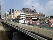 四条大橋へ向かう