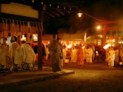 方相氏・振子（しんし）・陰陽師が山から下りてくる