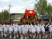 大神輿を差しながら辻廻し