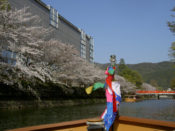 すれ違う十石舟