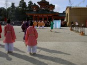 14時から大極殿前で大儺之儀。陰陽師が祭文を奏上