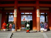 大極殿前の斎場から応天門に移動