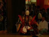 16日には夕方から八坂神社の能舞台で石見神楽が奉納
