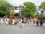 豊国神社の前を通過する御幸鉾