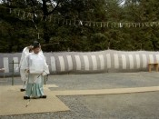 大的に向かって2本づつ4本の真矢を交互に射る