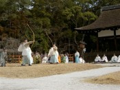 三組六名の神官が計12本の矢を放つ